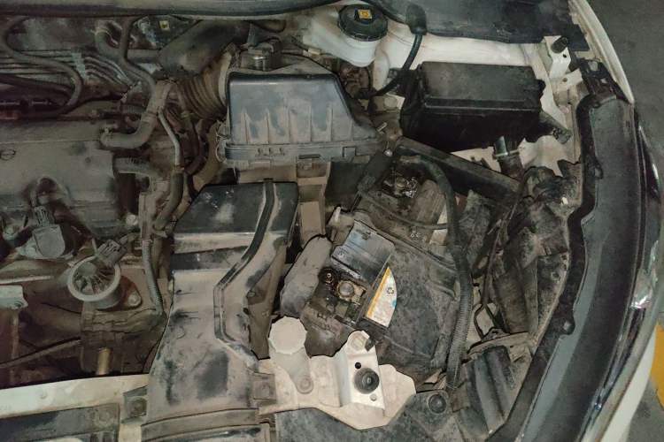 Used Honda Vezel 2015 1.8L CVT 2WD Luxury Model Engine Bay Left