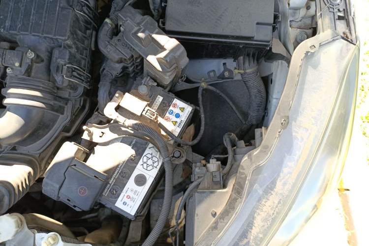 Used Honda Vezel 2015 1.5L CVT two-wheel drive Comfort trim Engine Bay Left