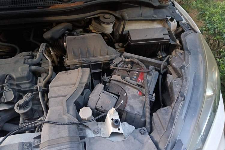 Used Honda Vezel 2015 1.8L CVT 2WD Luxury Model Engine Bay Left