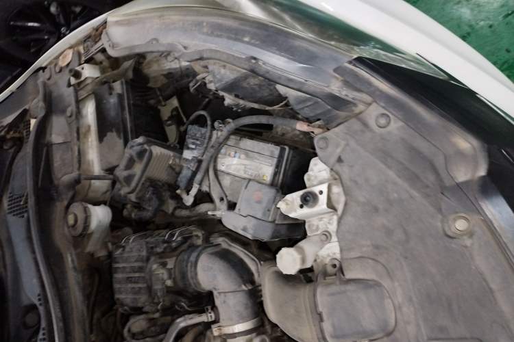 Used Honda Vezel 2015 1.5L CVT two-wheel drive Comfort trim Engine Bay Left