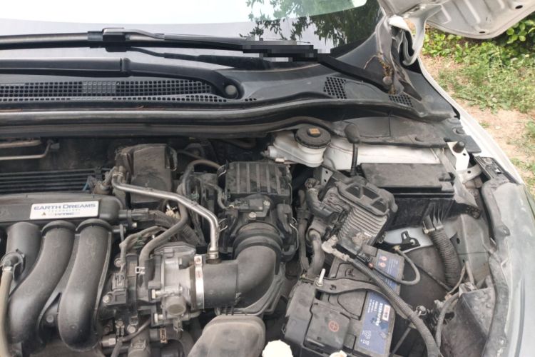 Used Honda Vezel 2015 1.5L CVT two-wheel drive Comfort trim Engine Bay Left