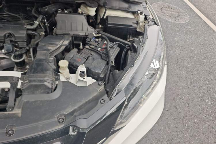Used Honda Vezel 2015 1.8L CVT 2WD Luxury Model Engine Bay Left