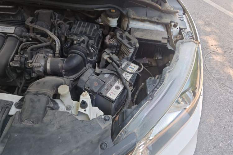 Used Honda Vezel 2015 1.5L CVT two-wheel drive Comfort trim Engine Bay Left