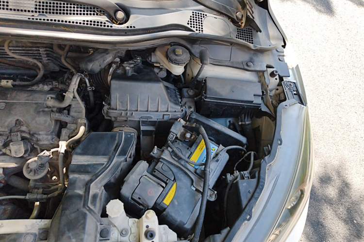Used Honda Vezel 2015 1.8L CVT 2WD Elite Model Engine Bay Left