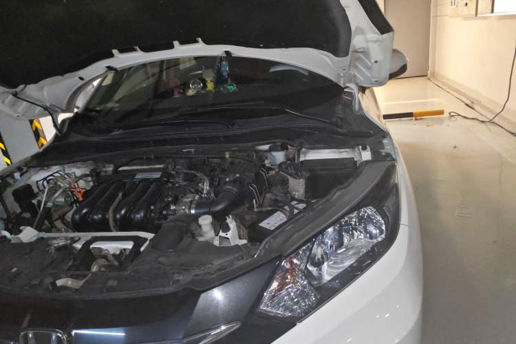 Used Honda Vezel 2015 1.5L CVT two-wheel drive Comfort trim Engine Bay Left