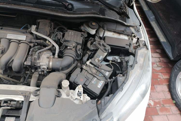 Used Honda Vezel 2015 1.5L CVT two-wheel drive Comfort trim Engine Bay Left