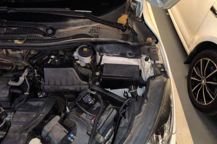 Used Honda Vezel 2015 1.8L CVT 2WD Luxury Model Engine Bay Left