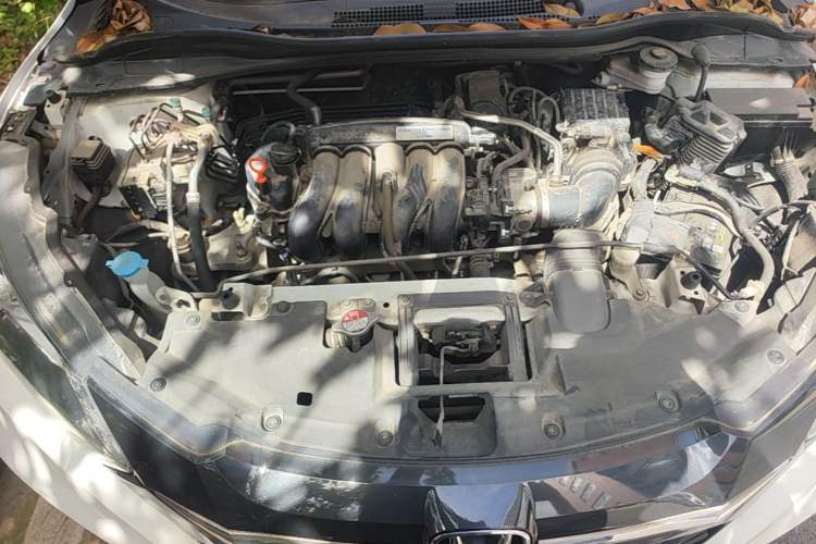 Used Honda Vezel 2015 1.5L CVT two-wheel drive Comfort trim Engine Bay