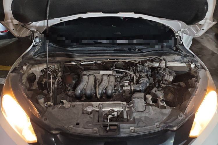 Used Honda Vezel 2015 1.5L CVT two-wheel drive Comfort trim Engine Bay