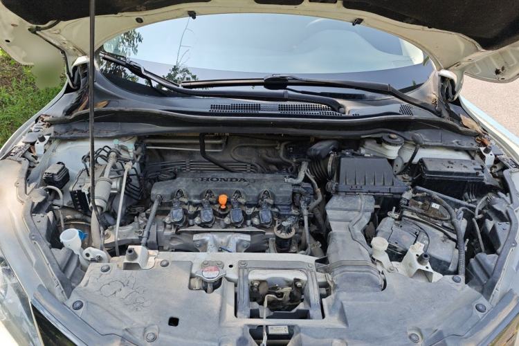 Used Honda Vezel 2015 1.8L CVT 2WD Luxury Model Engine Bay