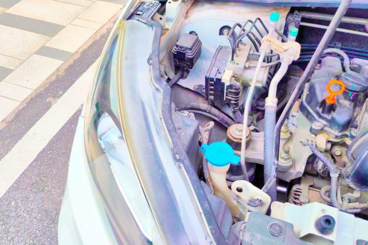Used Honda Vezel 2015 1.5L CVT two-wheel drive Comfort trim Engine Bay Right