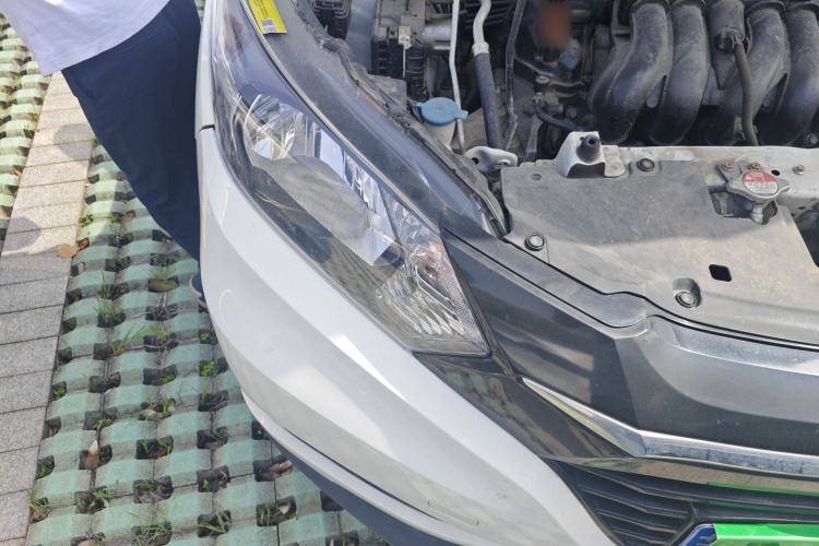 Used Honda Vezel 2015 1.5L CVT two-wheel drive Comfort trim Engine Bay Right