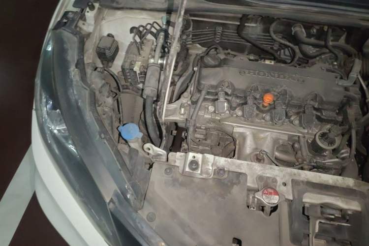 Used Honda Vezel 2015 1.8L CVT 2WD Luxury Model Engine Bay Right