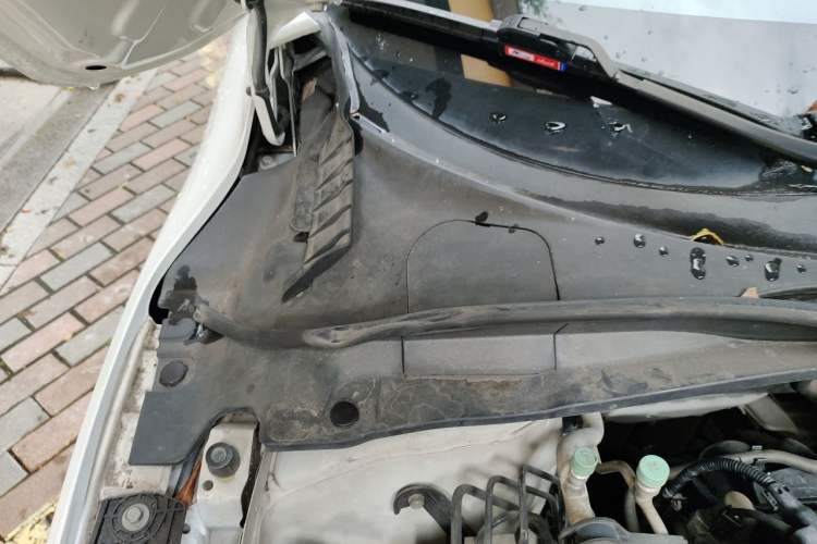Used Honda Vezel 2015 1.8L CVT 2WD Luxury Model Engine Bay Right