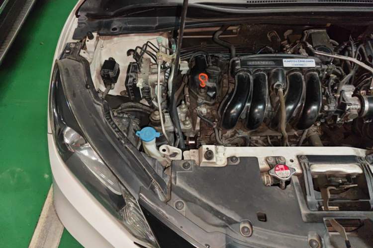 Used Honda Vezel 2015 1.5L CVT two-wheel drive Comfort trim Engine Bay Right