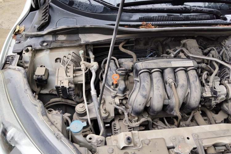 Used Honda Vezel 2015 1.5L CVT two-wheel drive Comfort trim Engine Bay Right