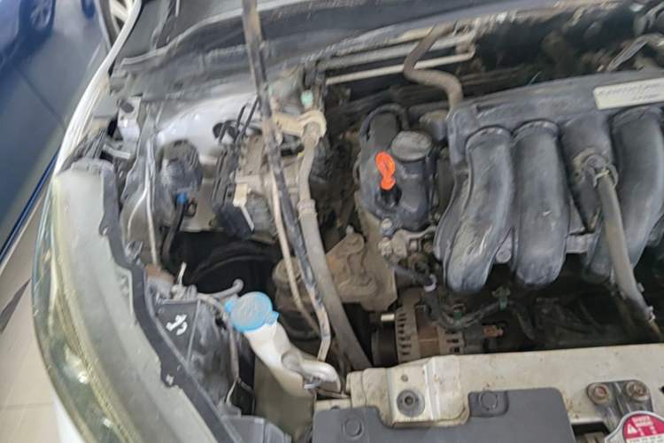 Used Honda Vezel 2015 1.5L CVT two-wheel drive Comfort trim Engine Bay Right