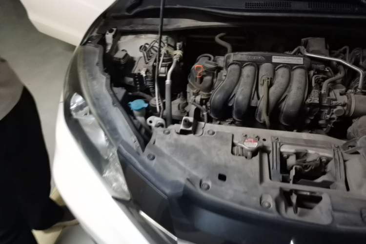Used Honda Vezel 2015 1.5L CVT two-wheel drive Comfort trim Engine Bay Right