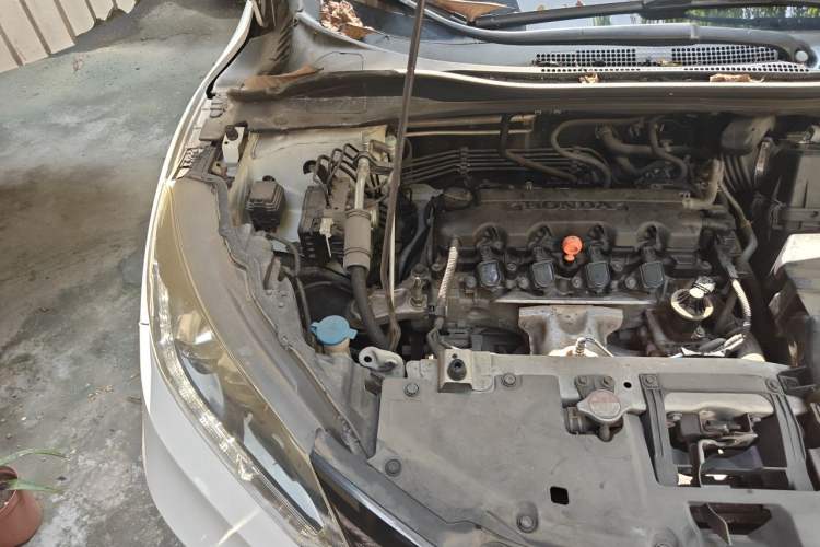 Used Honda Vezel 2015 1.8L CVT 2WD Luxury Model Engine Bay Right