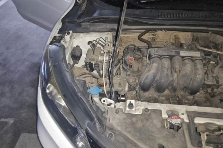 Used Honda Vezel 2015 1.5L CVT two-wheel drive Comfort trim Engine Bay Right