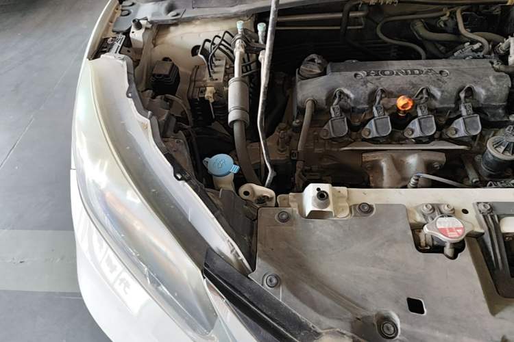 Used Honda Vezel 2015 1.8L CVT 2WD Luxury Model Engine Bay Right