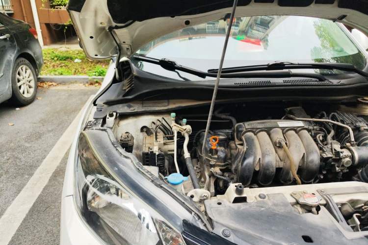 Used Honda Vezel 2015 1.5L CVT two-wheel drive Comfort trim Engine Bay Right