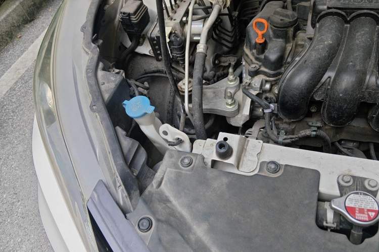 Used Honda Vezel 2015 1.5L CVT two-wheel drive Comfort trim Engine Bay Right