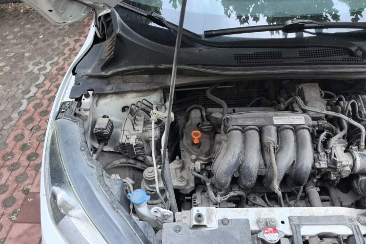 Used Honda Vezel 2015 1.5L CVT two-wheel drive Comfort trim Engine Bay Right