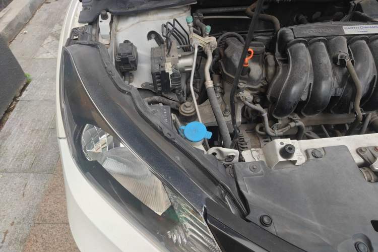 Used Honda Vezel 2015 1.5L CVT two-wheel drive Comfort trim Engine Bay Right