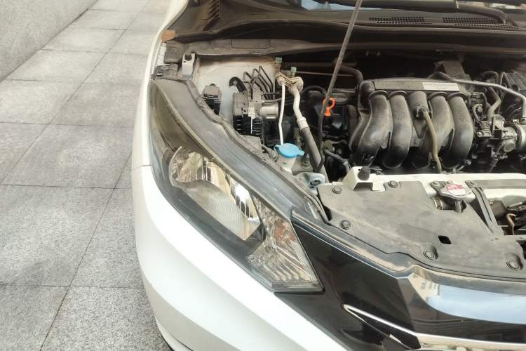 Used Honda Vezel 2015 1.5L CVT two-wheel drive Comfort trim Engine Bay Right
