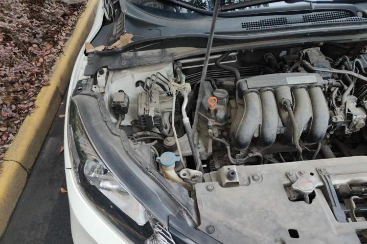 Used Honda Vezel 2015 1.5L CVT two-wheel drive Comfort trim Engine Bay Right