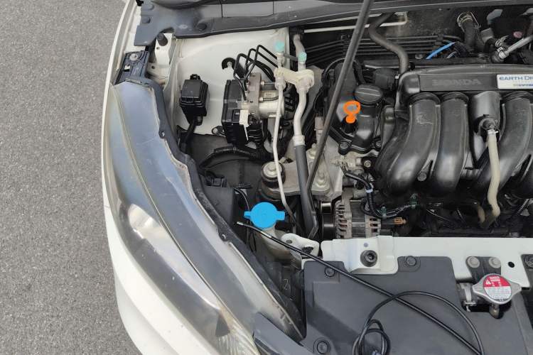Used Honda Vezel 2015 1.5L manual two-wheel drive Comfort trim level Engine Bay Right