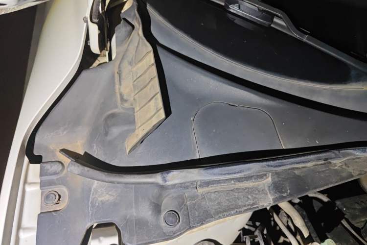 Used Honda Vezel 2015 1.5L CVT two-wheel drive Comfort trim Engine Bay Right