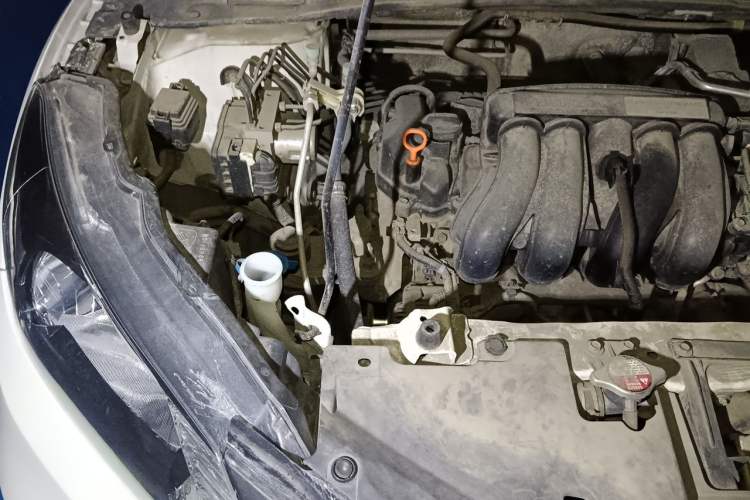 Used Honda Vezel 2015 1.5L CVT two-wheel drive Comfort trim Engine Bay Right