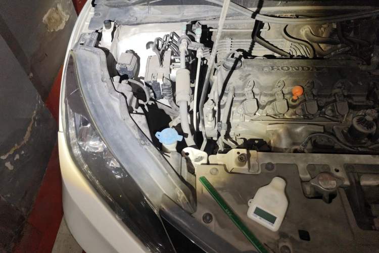 Used Honda Vezel 2015 1.8L CVT 2WD Luxury Model Engine Bay Right