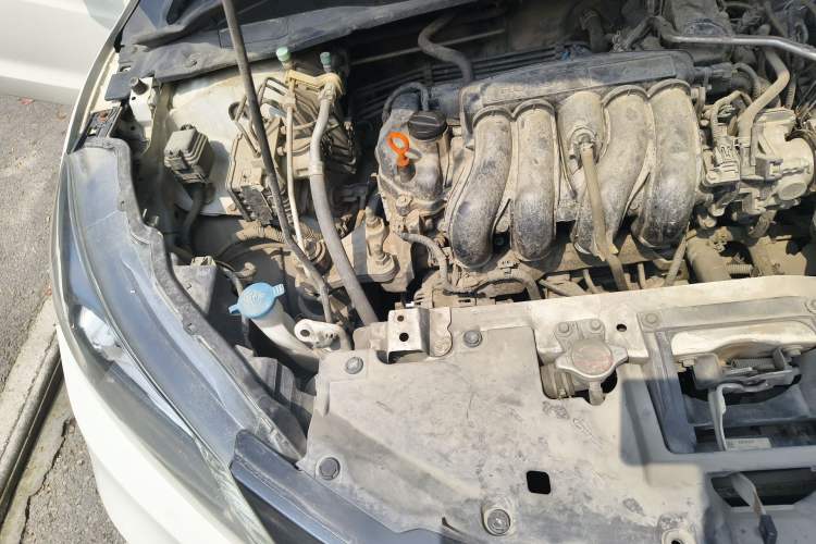 Used Honda Vezel 2015 1.5L CVT two-wheel drive Comfort trim Engine Bay Right