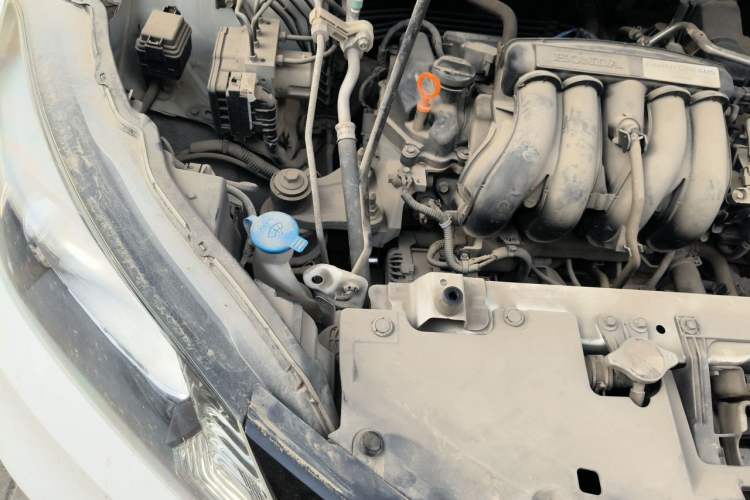 Used Honda Vezel 2015 1.5L CVT two-wheel drive Comfort trim Engine Bay Right