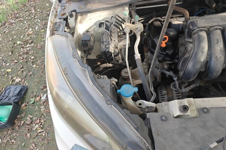 Used Honda Vezel 2015 1.5L CVT two-wheel drive Comfort trim Engine Bay Right