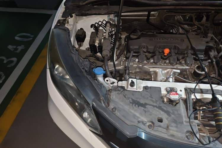 Used Honda Vezel 2015 1.8L CVT 2WD Elite Model Engine Bay Right