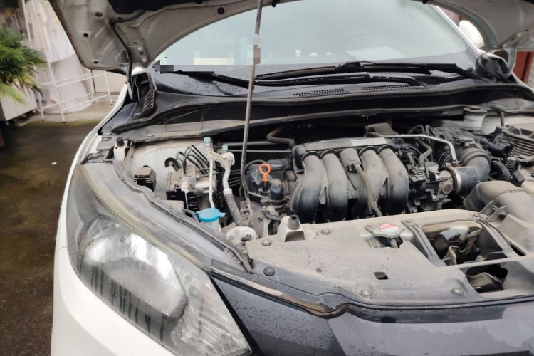 Used Honda Vezel 2015 1.5L manual two-wheel drive Comfort trim level Engine Bay Right