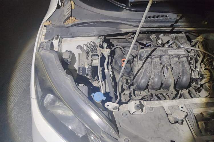 Used Honda Vezel 2015 1.5L CVT two-wheel drive Comfort trim Engine Bay Right