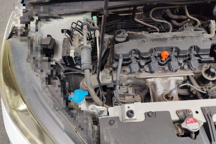 Used Honda Vezel 2015 1.8L CVT 2WD Luxury Model Engine Bay Right