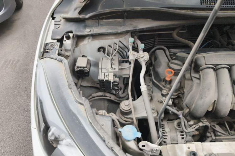 Used Honda Vezel 2015 1.5L CVT two-wheel drive Comfort trim Engine Bay Right