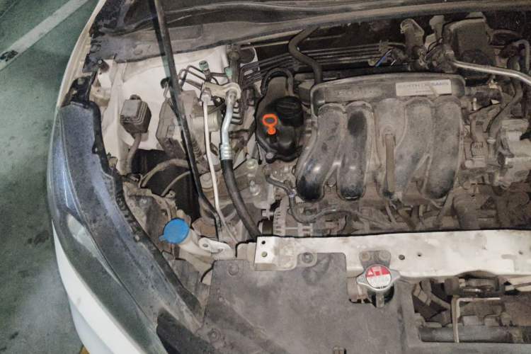 Used Honda Vezel 2015 1.5L CVT two-wheel drive Comfort trim Engine Bay Right
