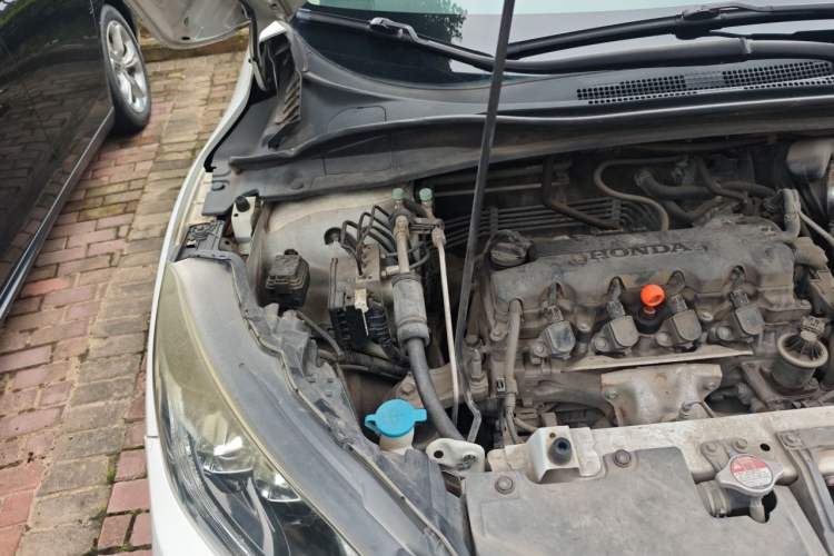 Used Honda Vezel 2015 1.8L CVT 2WD Luxury Model Engine Bay Right