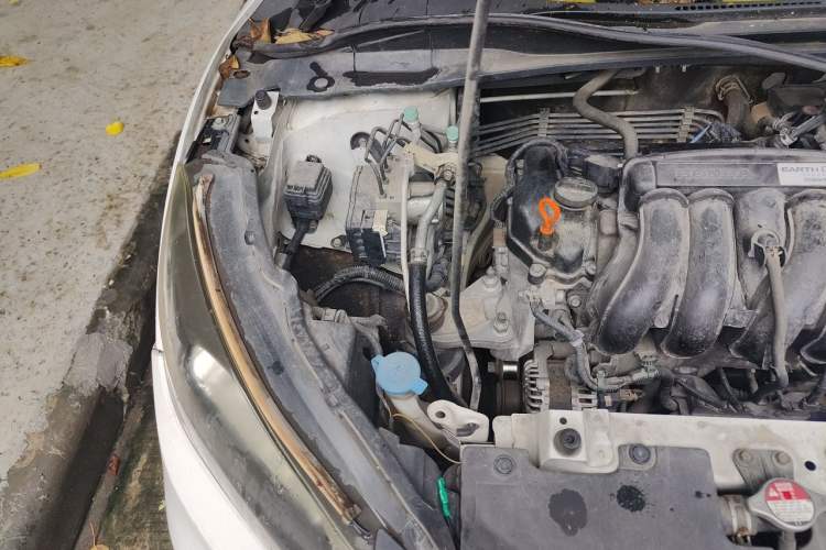 Used Honda Vezel 2015 1.5L CVT two-wheel drive Comfort trim Engine Bay Right