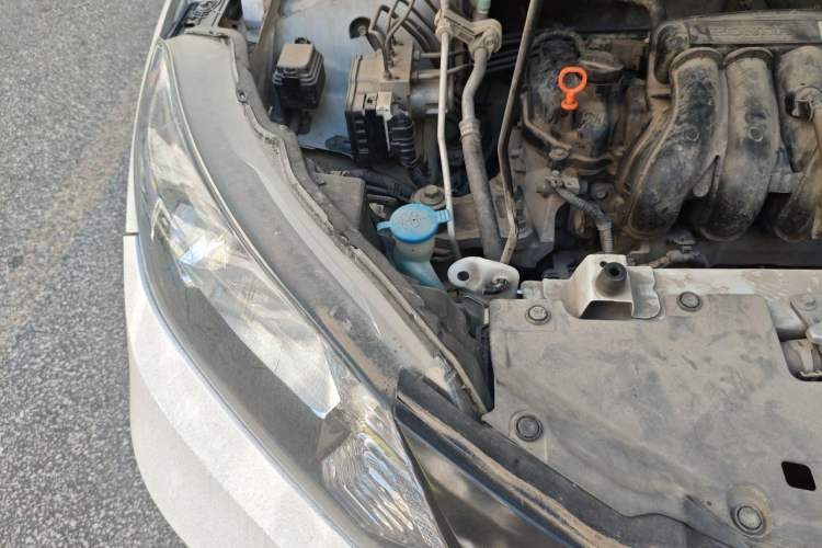 Used Honda Vezel 2015 1.5L CVT two-wheel drive Comfort trim Engine Bay Right