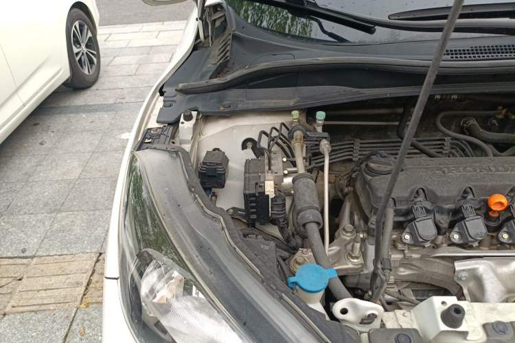 Used Honda Vezel 2015 1.8L CVT 2WD Elite Model Engine Bay Right