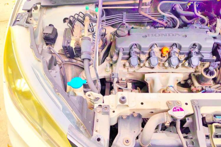 Used Honda Vezel 2015 1.8L CVT 2WD Luxury Model Engine Bay Right