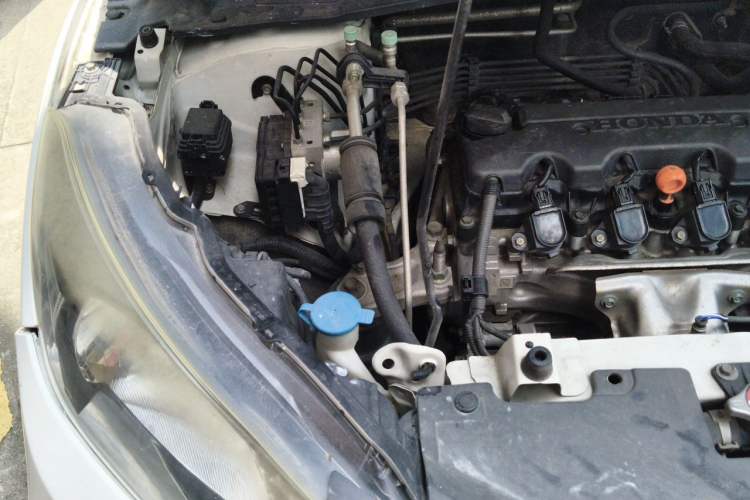 Used Honda Vezel 2015 1.8L CVT 2WD Elite Model Engine Bay Right